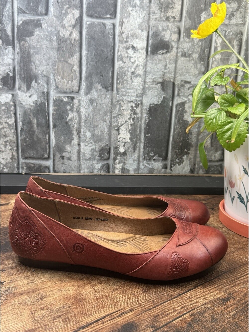 Børn Women’s Leather Ballet Flat Slip-On Embossed Floral Round Toe Red 9M - Picture 9 of 14